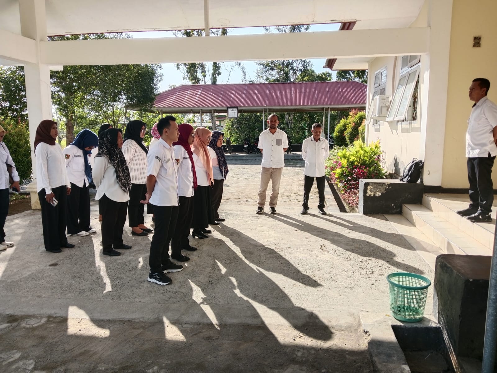 Tingkatkan Kedisiplinan Pelayanan, Disdukcapil Halmahera Timur Gelar Apel Pagi Rutin
