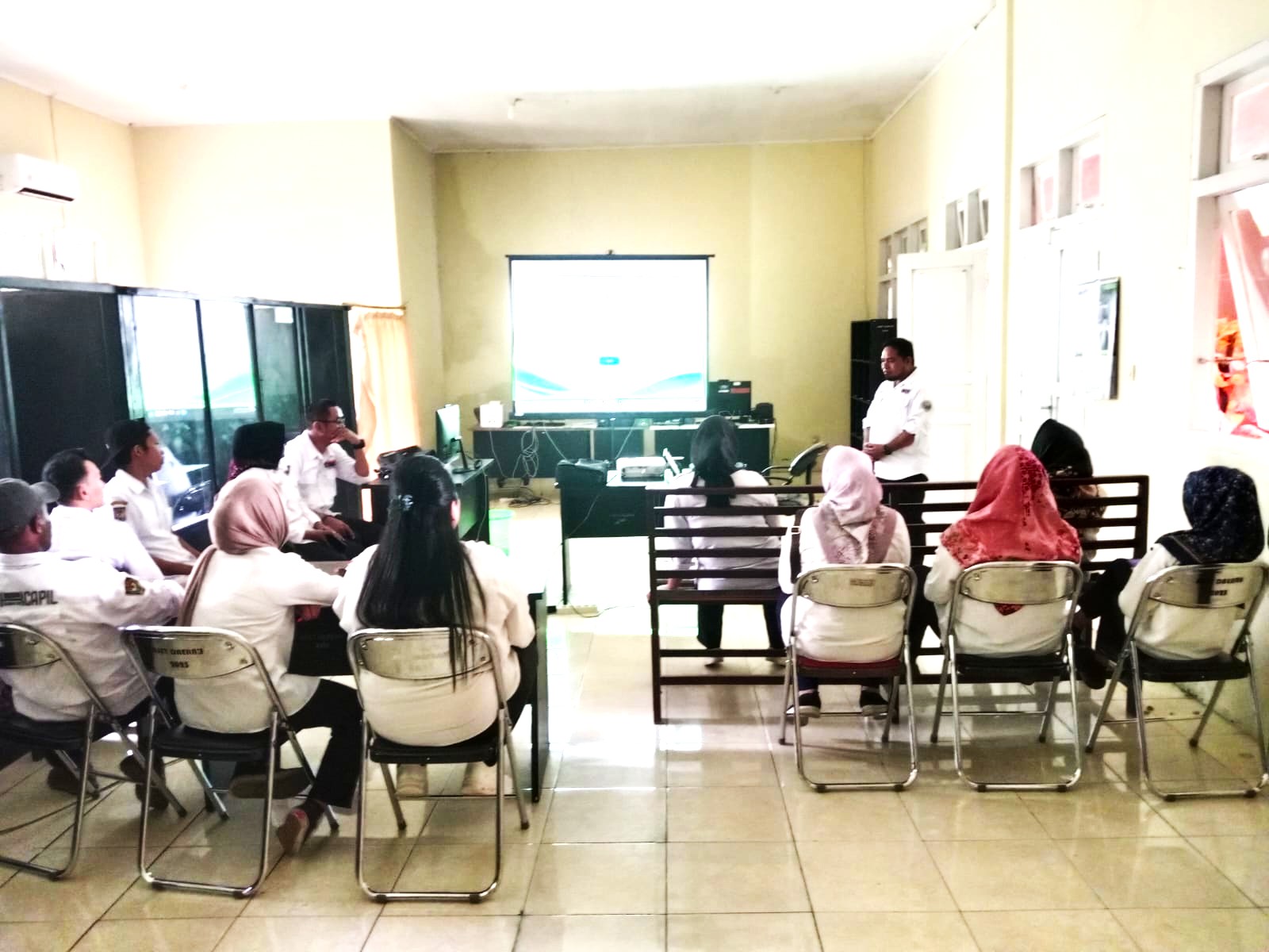 SOSIALISASI PENGENALAN TENTANG SISTEM INFORMASI ADMINISTRASI KEPENDUDUKAN (SIAK) KEPADA CALON PEGAWAI NEGERI SIPIL(CPNS) DAN PEGAWAI PEMERINTAH DENGAN PERJANJIAN KERJA (PPPK) TAHUN 2024 DINAS KEPENDUDUKAN DAN PENCATATAN SIPIL KABUPATEN HALMAHERA TIMUR